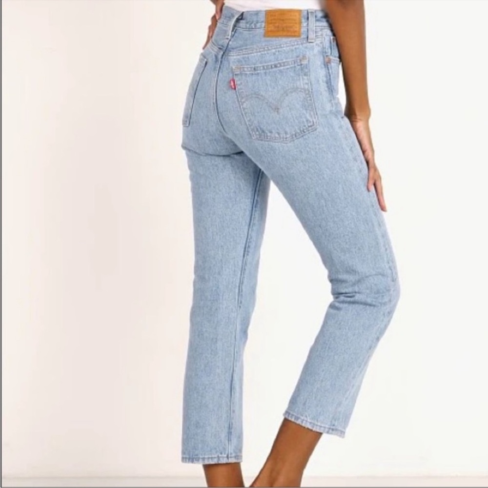 Levis Wedgie Cropped Jeans - Light Wash